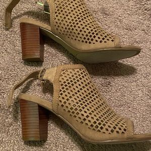 Unisa taupe booties size 6.5M